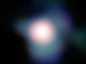 Cette image est lune des plus rsolues de ltoile Btelgeuse grce au VLT. Situe  640 annes-lumire, cette gante denviron un milliard de km de diamtre est entoure dun panache gazeux irrgulier.