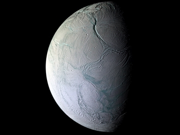 Encelade, un satellite de Saturne zbr de failles