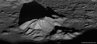 Le pic central du cratre lunaire Tycho. Crdit : NASA/GSFC/ASU/C&E Photos.