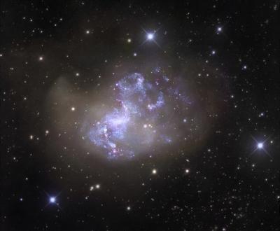 La galaxie NGC 1313 est une pouponnire d'toiles. Sa forme trs irrgulire est inexplique.