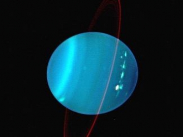 Uranus est la seule de nos plantes dont l'quateur est perpendiculaire au plan de son orbite