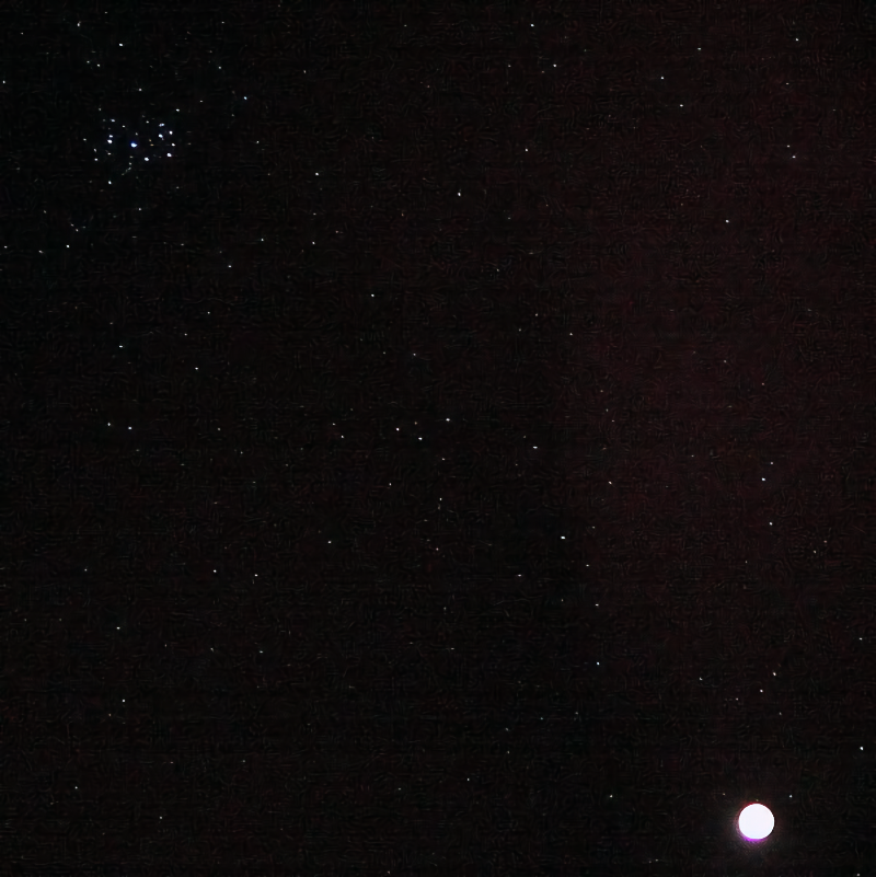 A Lua e as Plêiades (Messier 45) às 01:35