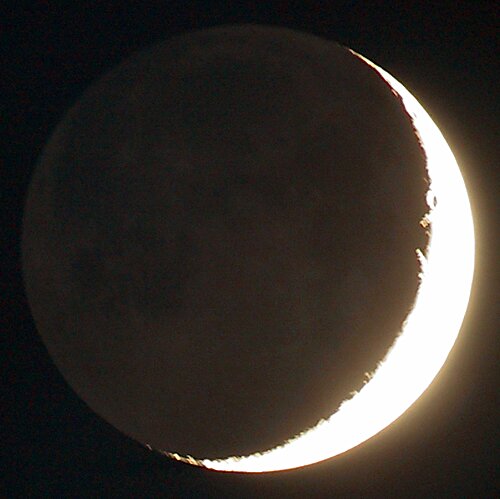 Lua e a luz da Terra na parte não iluminada em 09-Setembro-2002 19:34 TU 