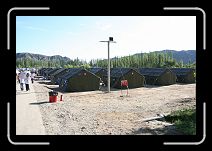 IMG_3465 * Voici d'autres tentes, un peu plus vastes que les nôtres. * 3456 x 2304 * (4.33MB)