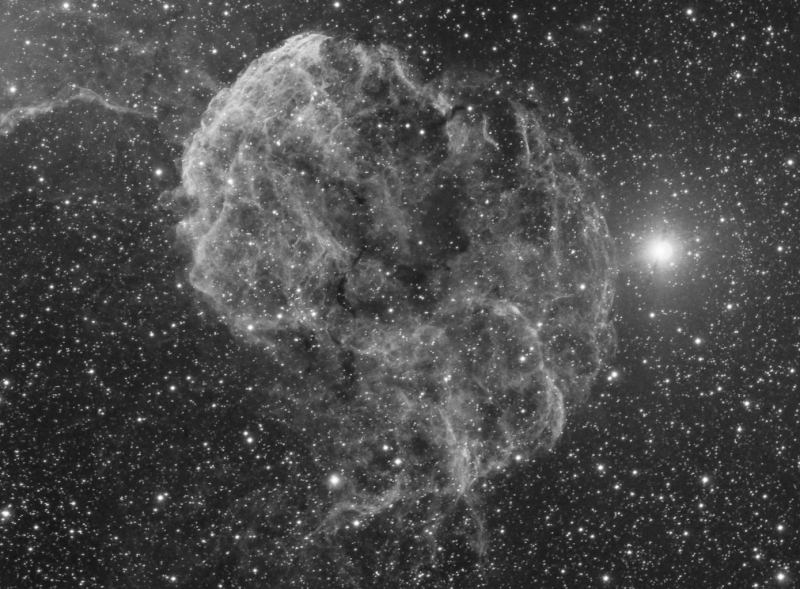 IC443_Halfa_detail.jpg -          texto_bright    Object:IC443   Date:04-01/11-01/12-01-2008   Observingsite: Observatory 16b, Àger   Telescope: TakahashiFSQ-106N  @ f/5 on EM-400 mount   Camera:SBIG STL-11000M  @ -20C   Filters: Astronomik H alfa 13 nm   Exposure: 4x 20 min + 11 x 25 min (unbinned).  Total exposure: 6h     Guiding: Camera guide chip     Software:Guide & camera control: CCDSoft. Processing: PixInsight 1.0 Comment: Big halos. Cover image at PixInsight web site   