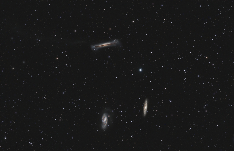 Leo_Trio_TOA_150.jpg -          texto_bright    Object:Leo Triplet (M65, M66 & NGC3628)   Date:21-02, 20-03, 21-03-2009   Observingsite: FNO (Fosca Nit Observatory, Àger)   Telescope: TakahashiTOA-150  @ f/7.3 on EM-400 mount   Camera:SBIG STL-11000M  @ -20C   Filters: Baader RGB   Exposure:1 x 20 min + 6 x 30 min R; 1 x 20 + 7 x 30 min G; 1 x 20 + 7 x 30 min B (all unbinned).  Totalexposure: 9,5 h     Guiding: Camera guide chip     Software:Guide & camera control: CCDSoft. Processing: PixInsight 1.4 Comment: Pure RGB image. Test shot of new TOA-150 scope & new set of Baader filters   