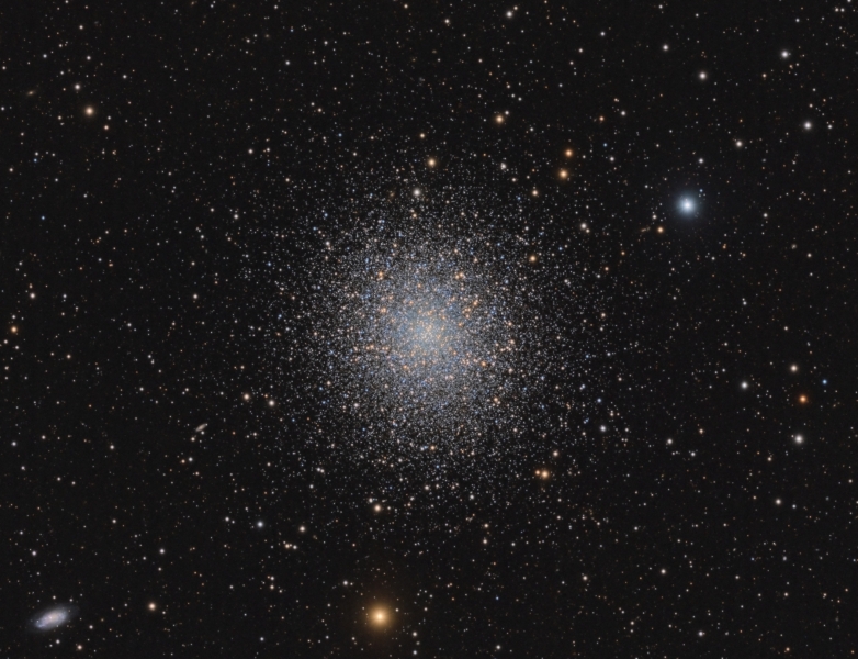 M13_detail.jpg -          texto_bright    Object:M13   Date:February - May 2012   Observingsite: FNO (Fosca Nit Observatory, Àger)   Telescope: TakahashiTOA-150  @ f/7.3 on EM-400 mount   Camera:SBIG STL-11000M  @ -10/-20C   Filters: Astrodon RGB   Exposure:23 x 15 min R; 22 x 15 min G; 22 x 15 min B (all unbinned).  Totalexposure: 16 h     Guiding: Camera guide chip     Software:Guide & camera control: CCDSoft. Processing: PixInsight 1.7 
