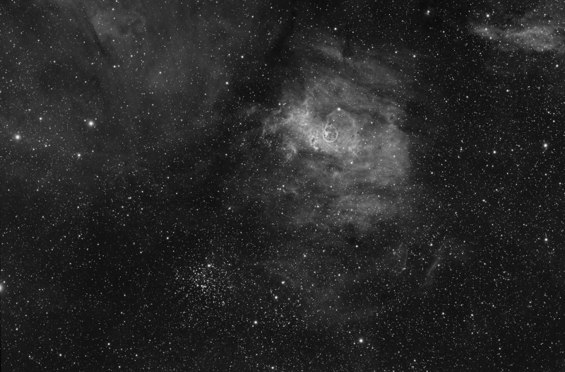 NGC7635_M52_Ha_widefield.jpg -          texto_bright    Object:NGC7635 & M52   Date:August - October 2012   Observingsite: FNO (Fosca Nit Observatory, Àger)   Telescope: TakahashiTOA-150  @ f/7.3 on EM-400 mount   Camera:SBIG STL-11000M  @ -10/-20C   Filters: Astrodon Ha (6nm)   Exposure:15 x 30 min unbinned.  Totalexposure: 7.5 h     Guiding: Camera guide chip     Software:Guide & camera control: CCDSoft. Processing: PixInsight 1.8 