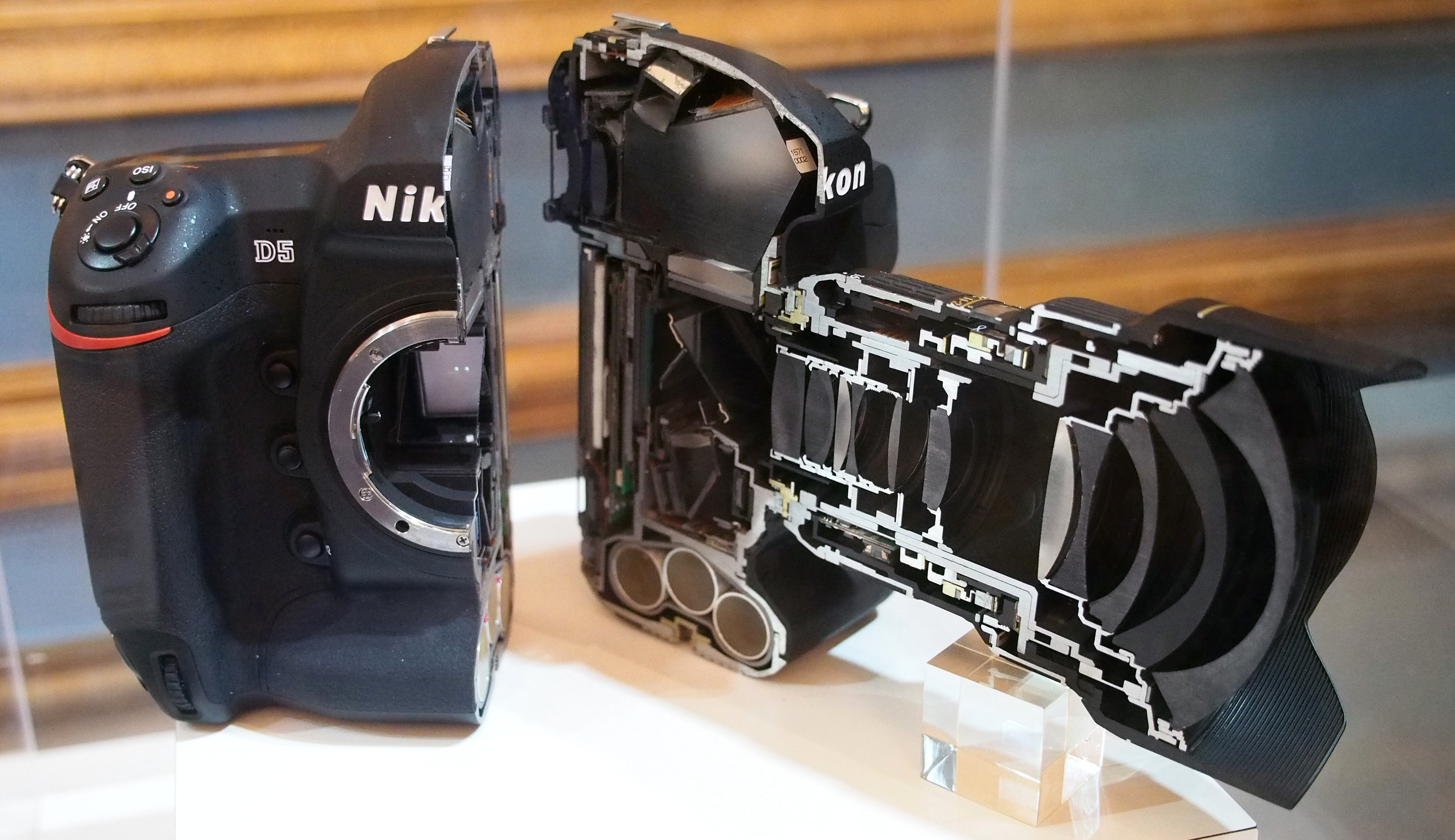 Appareil photo Nikon D80 noir avec objectif, sacoche et kit nettoyage -  Nikon