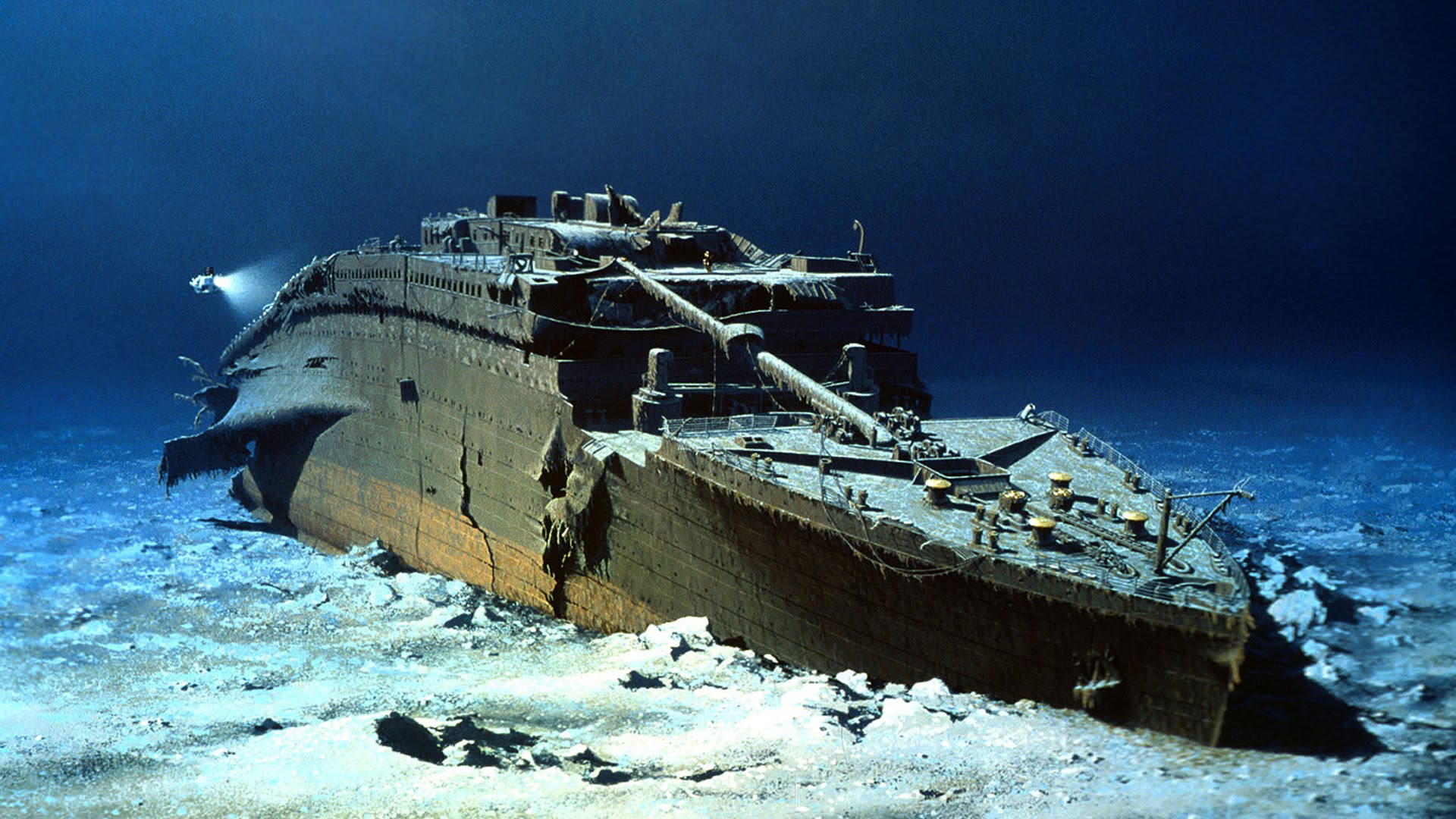 Simulation of the Titanic wreck lying down by 3810m deep