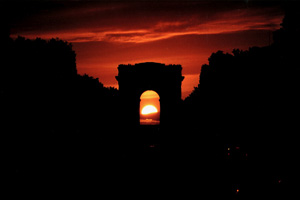 Coucher de Soleil dans l'Arc de Triomphe / Sunset in the Paris Arc de Triumph