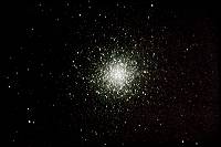 M13second M13 Amas globulaire dans la constellation d'Hercule. 30 x 30 secondes (800 ISO) traites avec ImagesPlus. LX-200 10 pouces prime focus. 9.8.05 Chne-Bougeries.