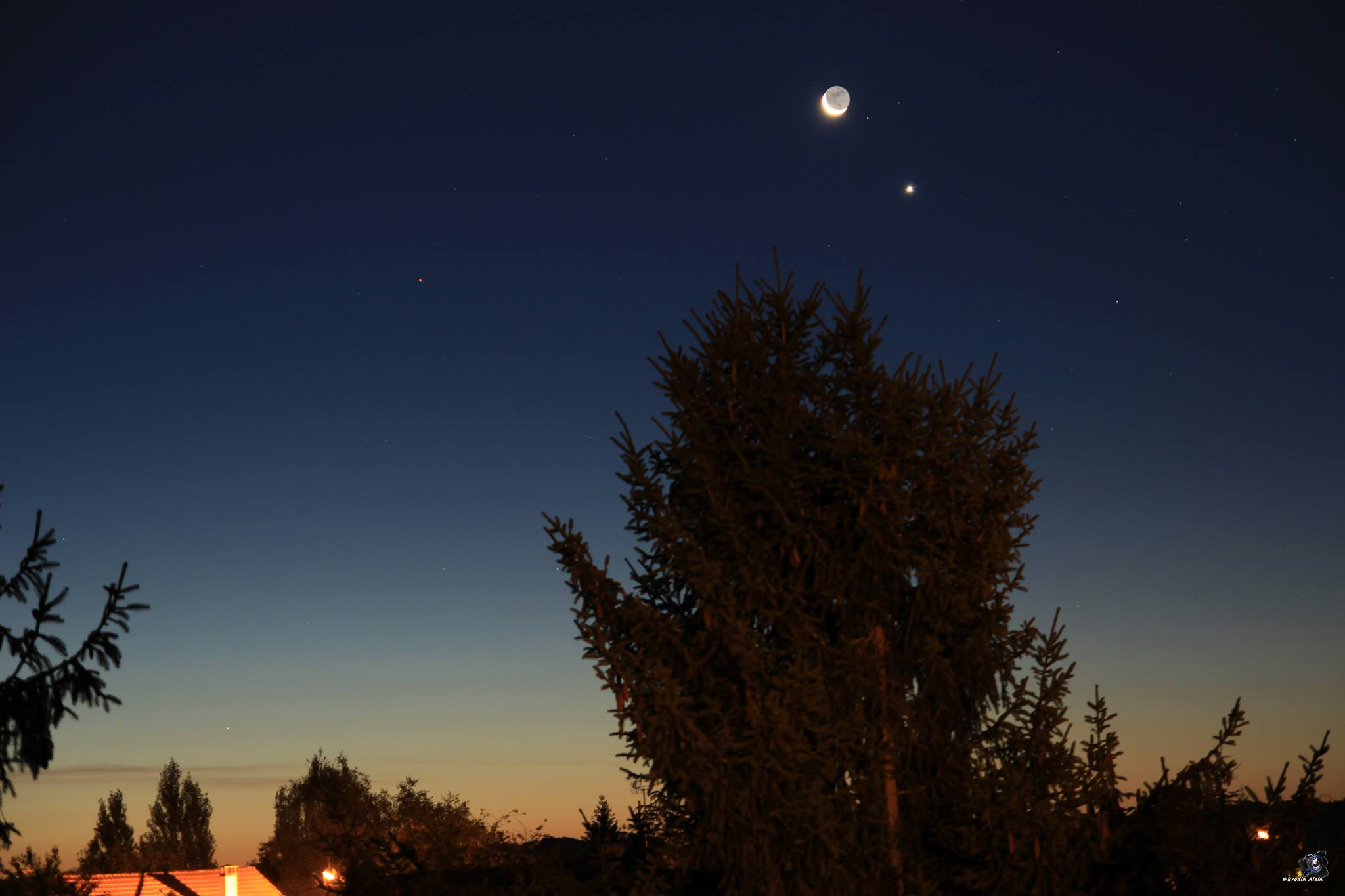 Rapprochement Lune ,Vénus et Mars du 10 09 2015