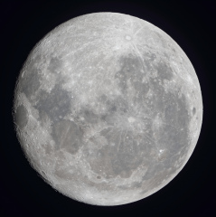 La lune du 7 octobre à la lunette de 76mm et Nikon D810