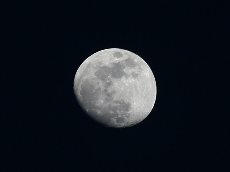lune.jpg.8fea037de23b153edb4a31d4f7cf59c2.jpg