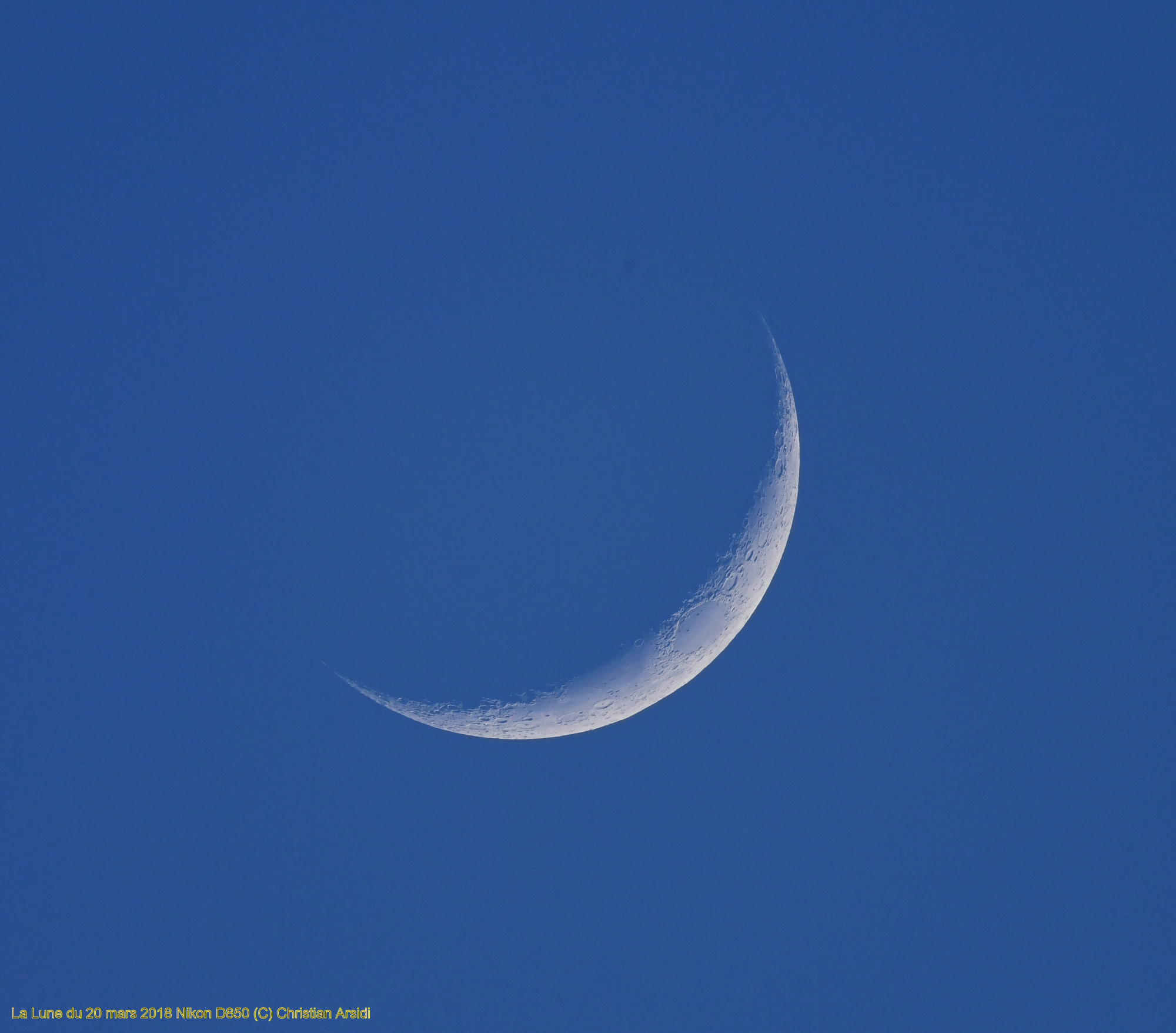 La Lune en plein jour TTB 1701.jpg