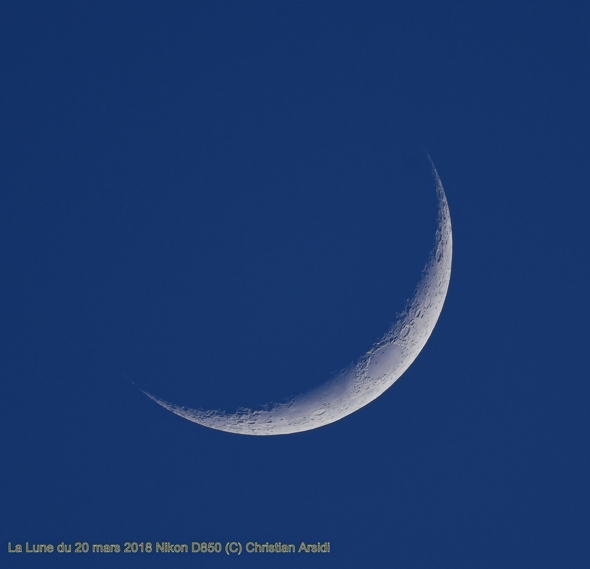 La Lune en mode touriste JPEG V2.jpg