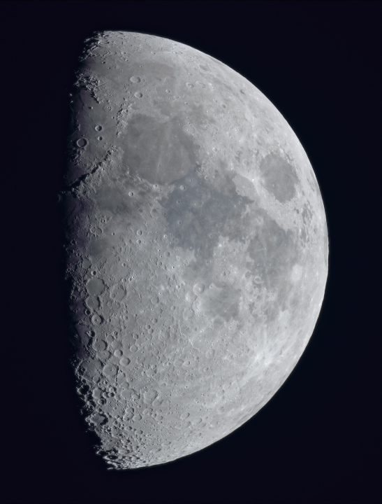 La lune du 23 Avril à la Fluorite FC76 sur trépied et Nikon D810