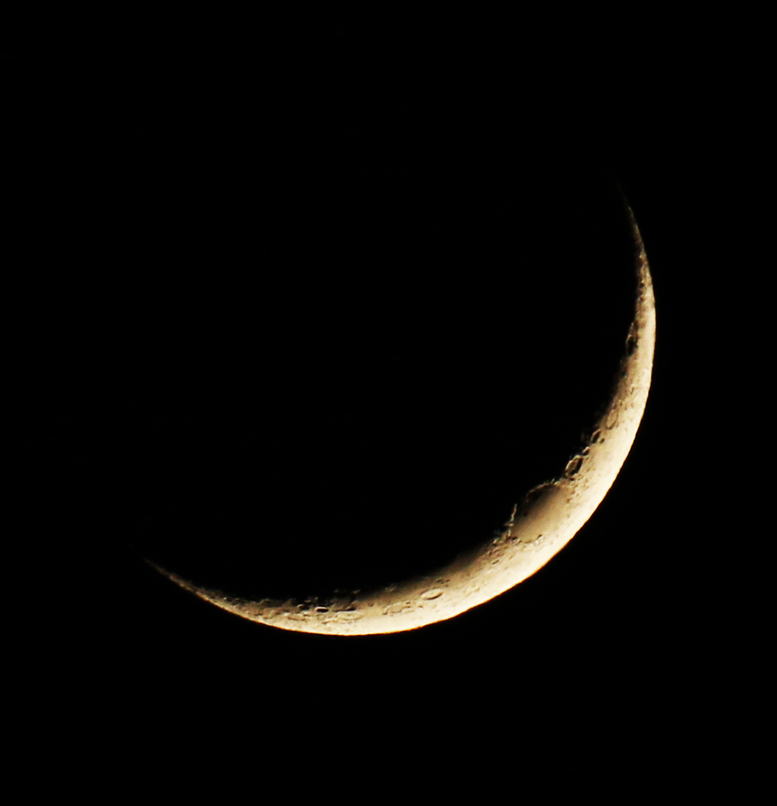 la lune, au soir du 18/04/2018 (41522/24/42/49.JPG)