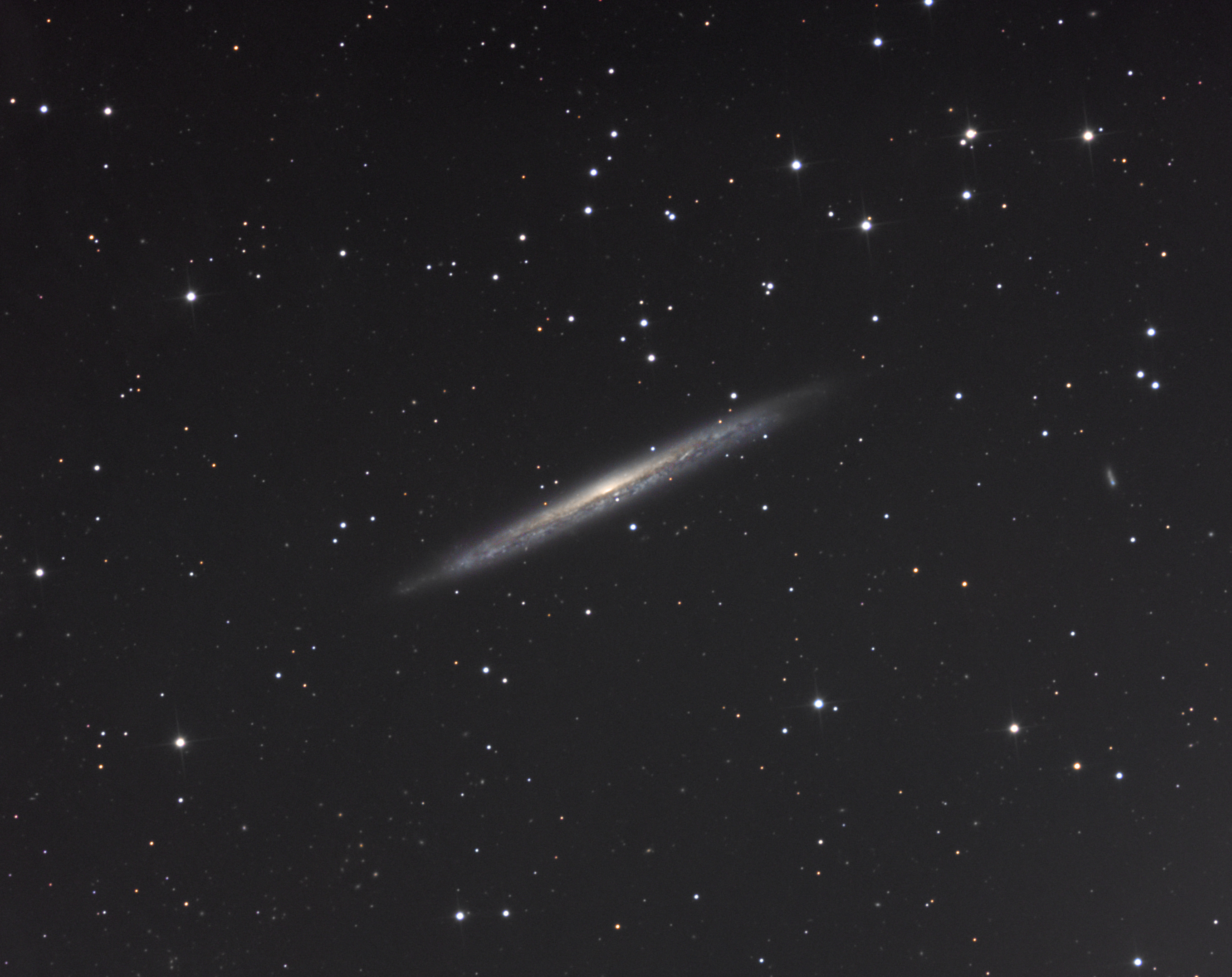Ngc 5907 une "grande" galaxie vue par la tranche