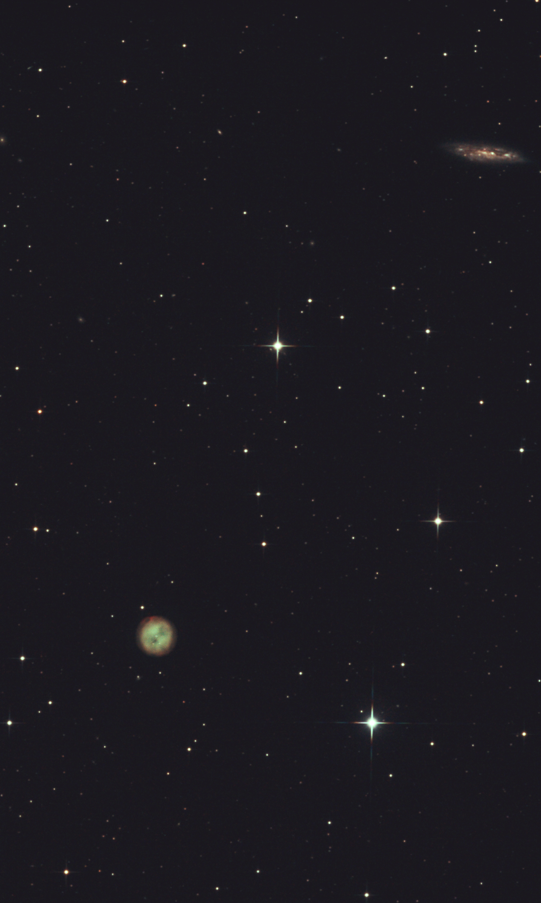 M 97 et M 108   Nébuleuse planétaire "le hibou" et galaxie. Constellation de la grande ourse