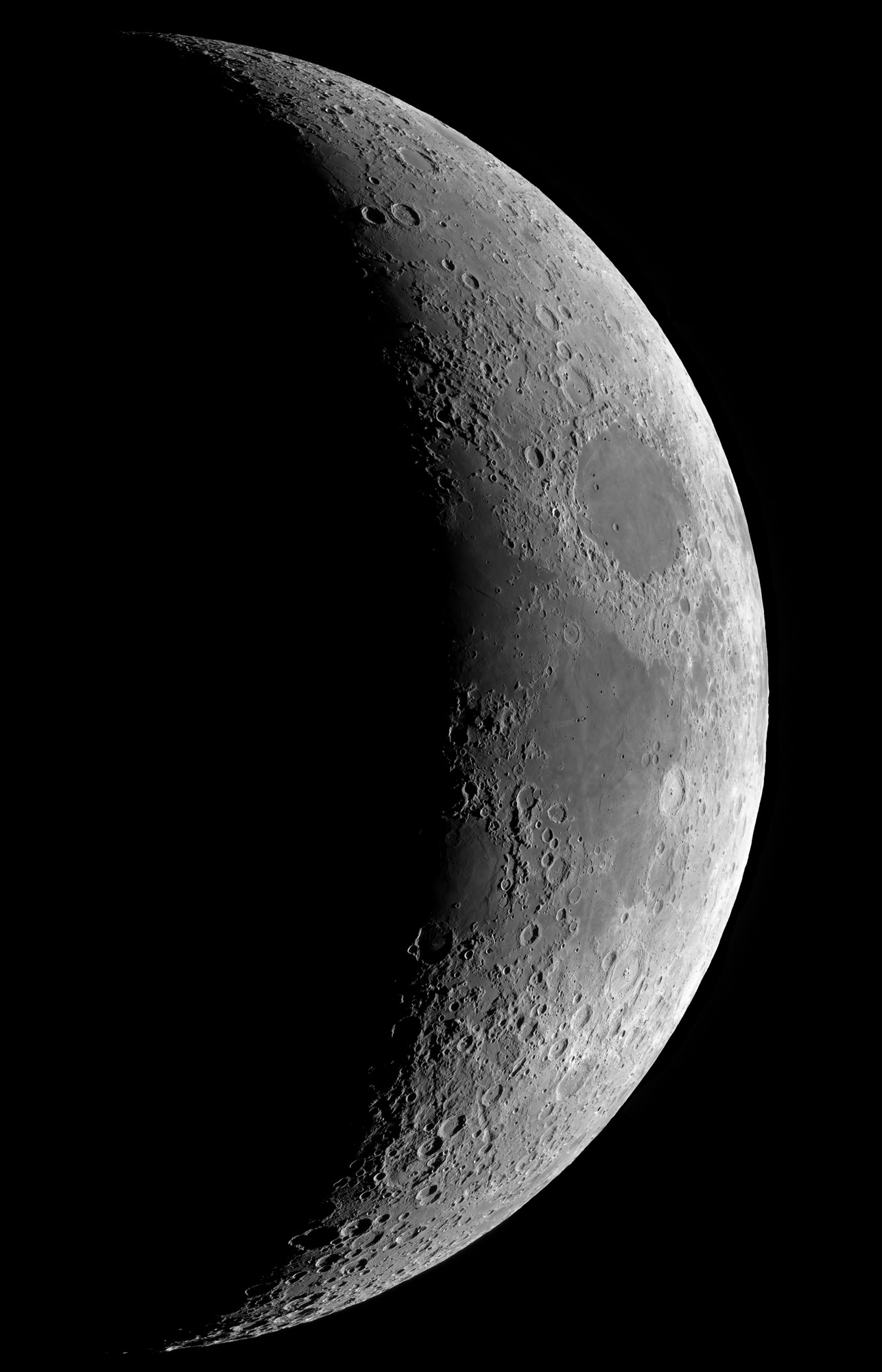 lune-entier-C8-19-04-18-web-small.jpg.330ee49b87da445d5ea2e7b06e87abd6.jpg