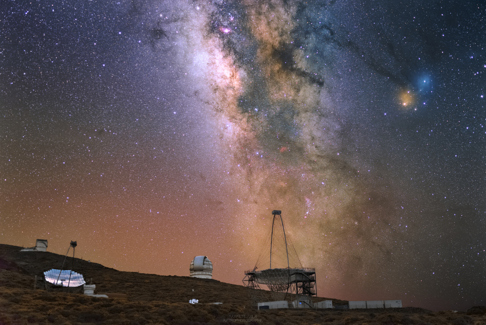 La voie lactée reflète dans le Magic Telescope et le GTC (La Palma, Canaries)