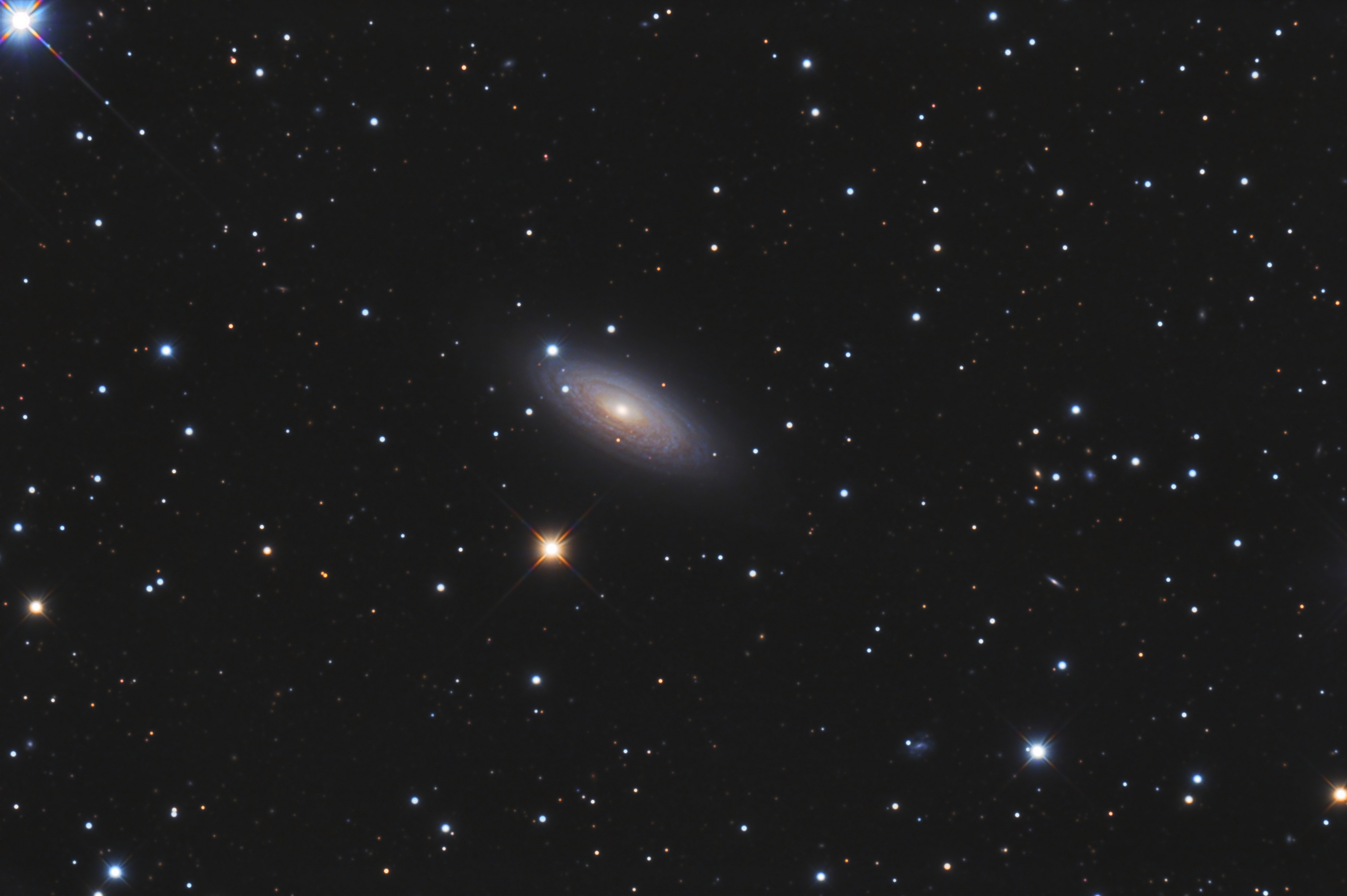 NGC 2841 (Galaxie de l'oeil du tigre)