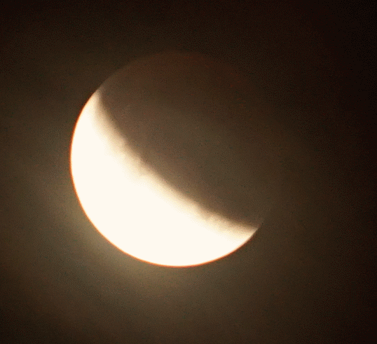 Eclipse partielle de lune du 16 juillet 2019 : Animation de la sortie de l'ombre ( 307images )