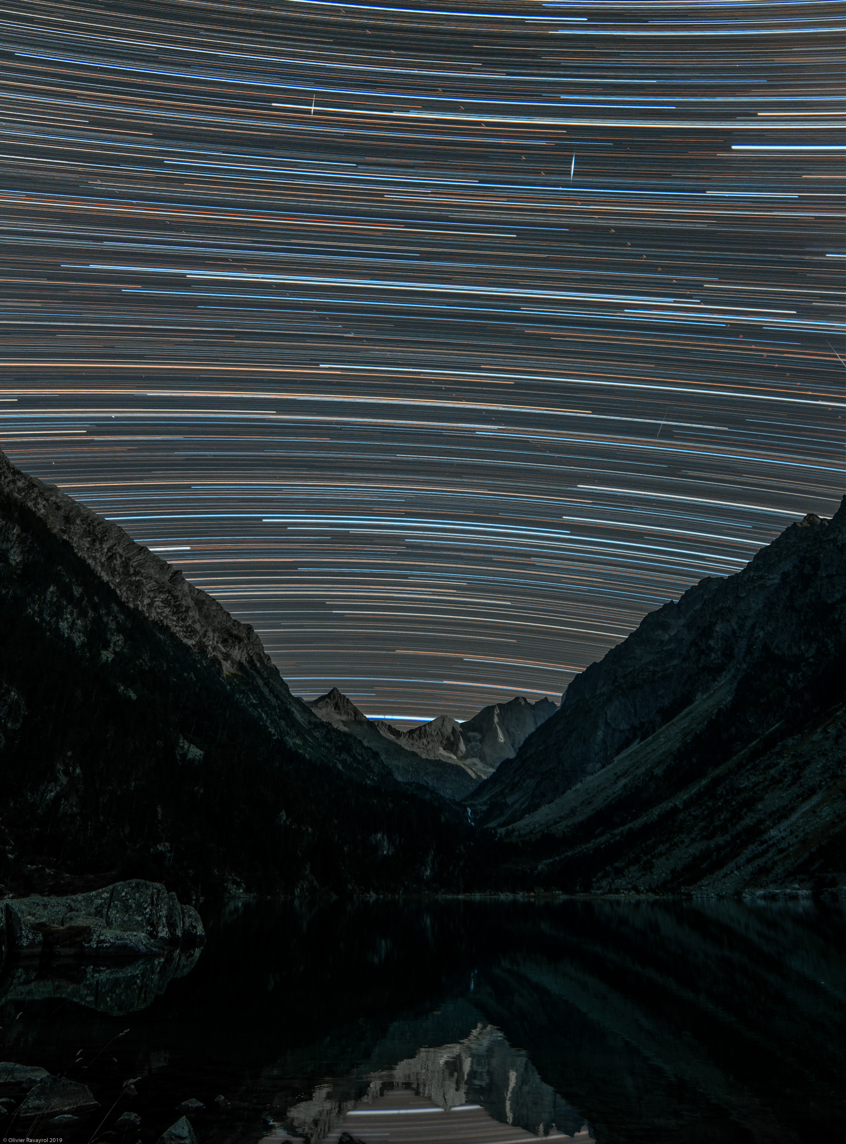 Traînées d'étoiles au lac de Gaube (Pyrénées, France)