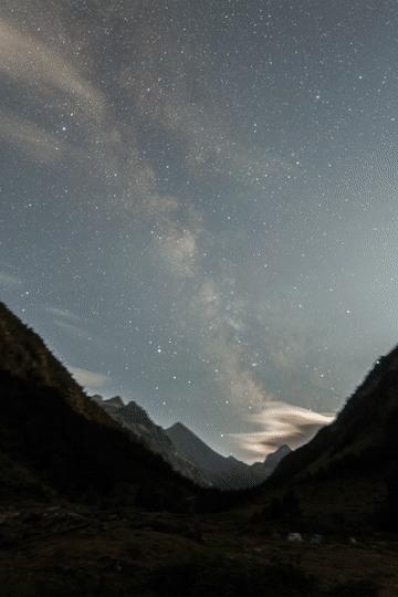 Time lapse voie lactée dans la vallée du Lutour (Pyrénées, France)