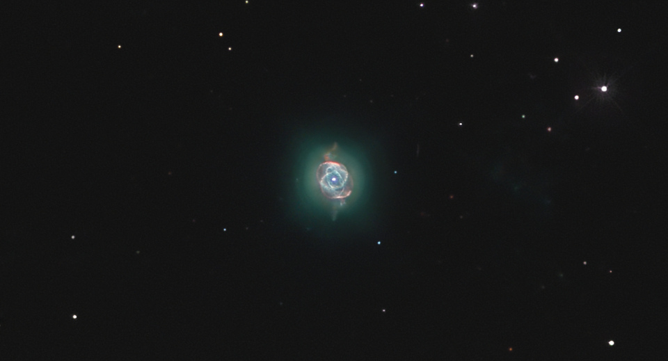 NGC 6543, le coeur et ses 11 anneaux