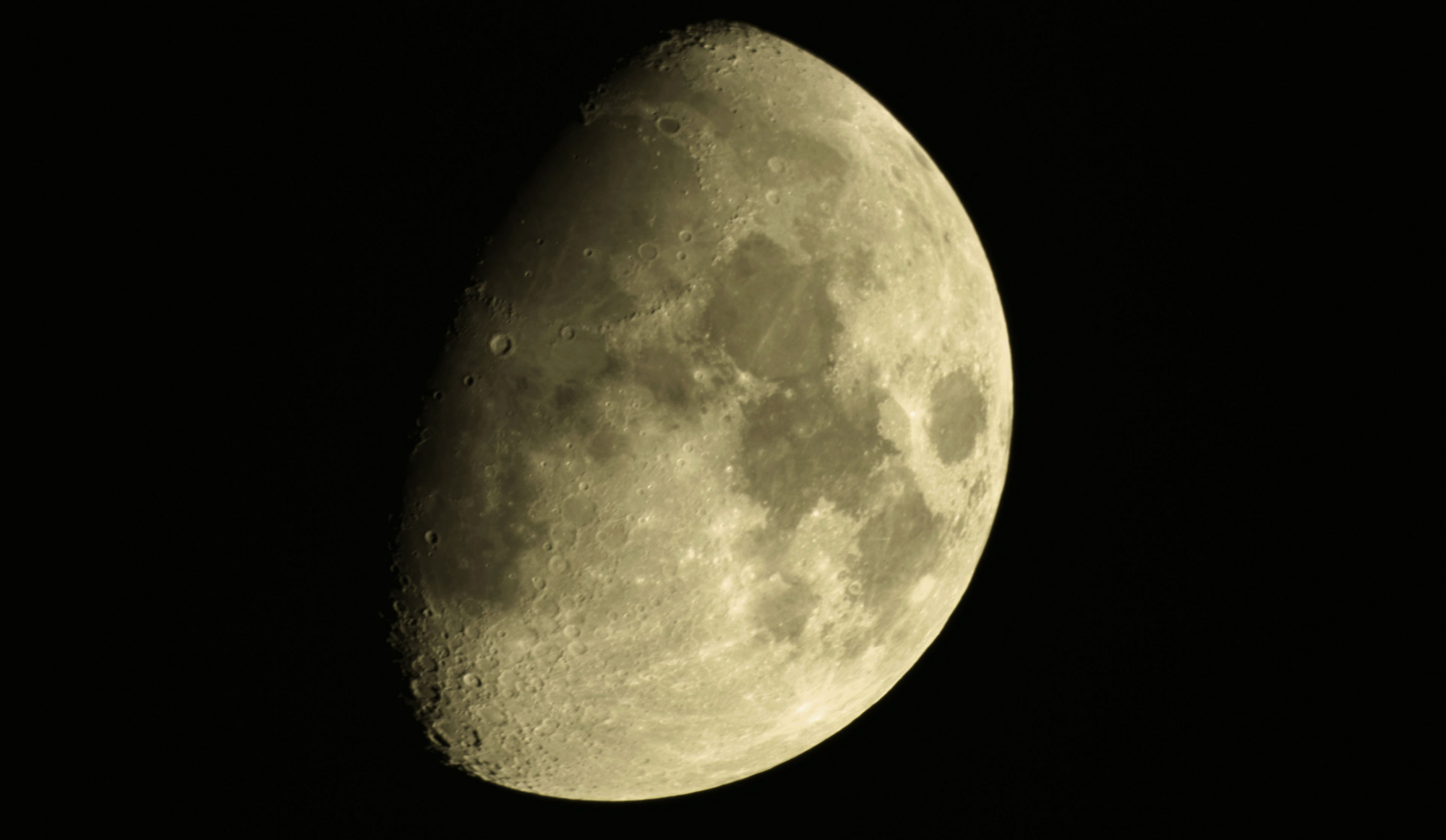 lune du 06 12 19 .jpg