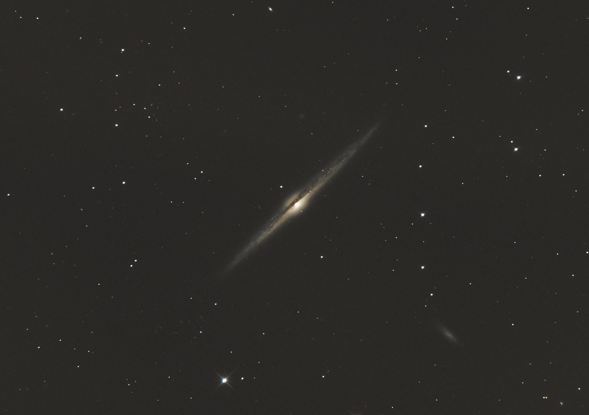 NGC-4565-coul-web.jpg.272a4e7b9b5477b54d33f2fb1889340a.jpg