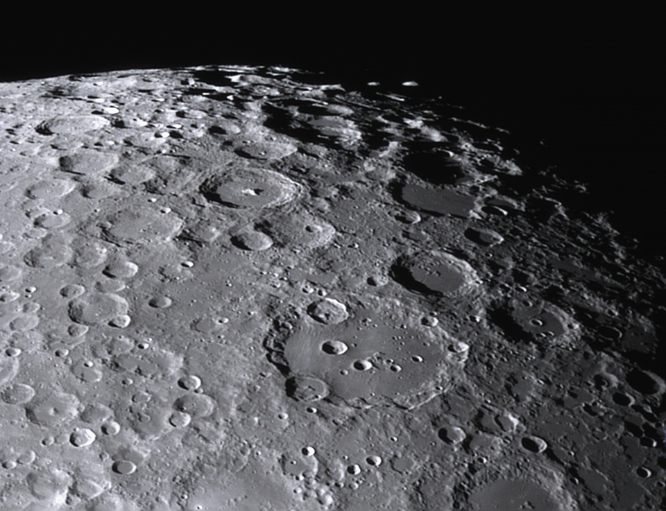 Lune_2020_04_03_AS3_21_13_17_DR30_50i_R1P2_Clavius_a.jpg