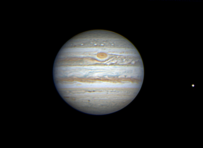 Jupiter  et  Europe  ,  le  10/12/2013  N200 , en  RGB  filtres  .