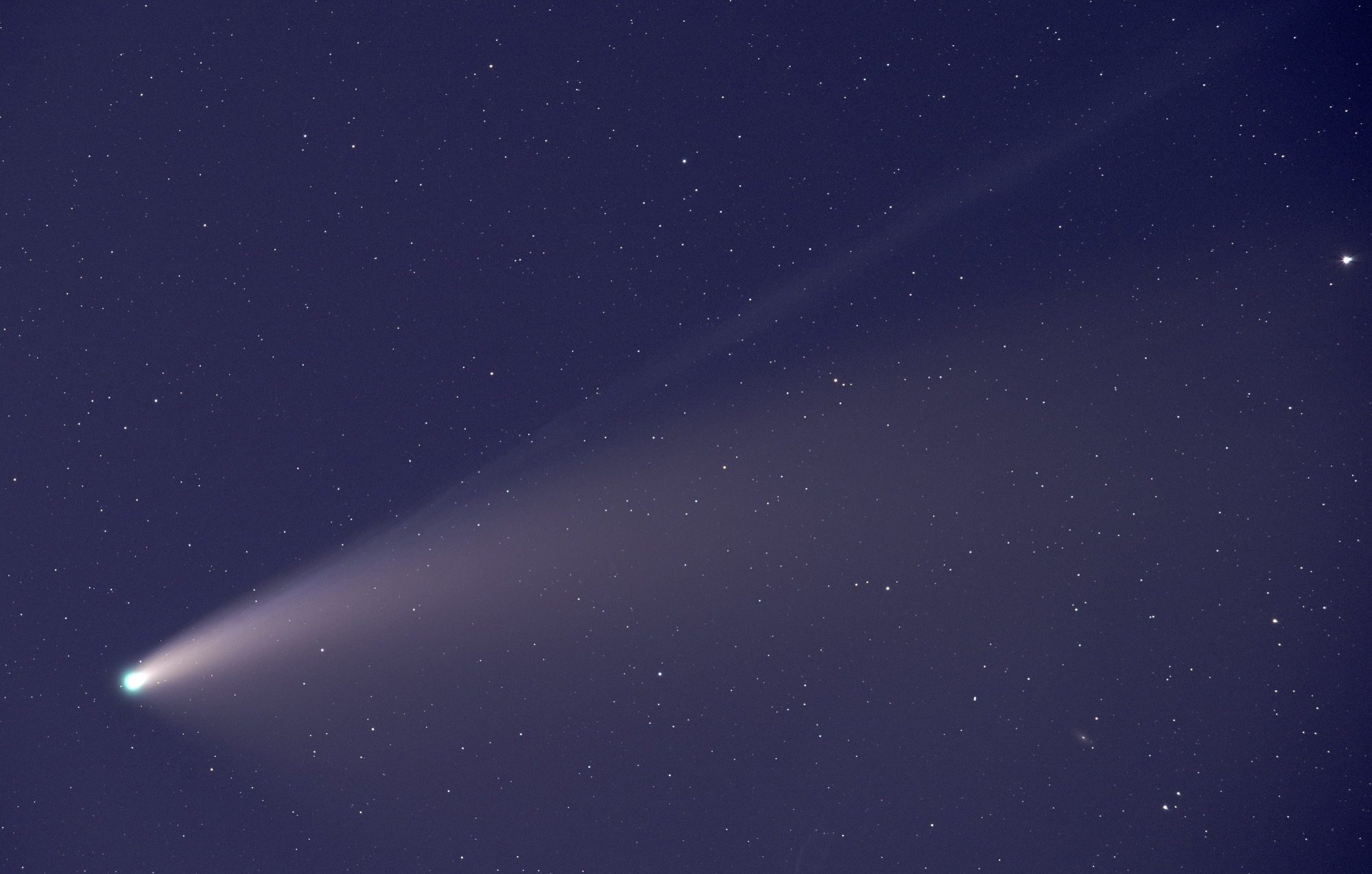 Comète 400 19 juil 6 x 25 sec 1000 ISO BD.jpg