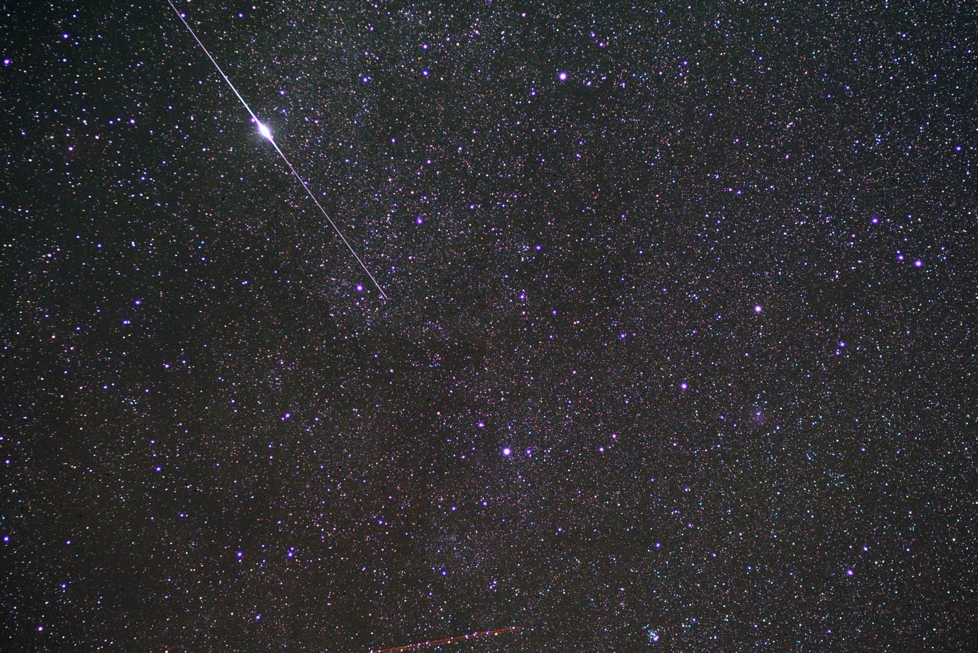 meteore.jpg.34a319b8c561e20e8051a136d981f42a.jpg