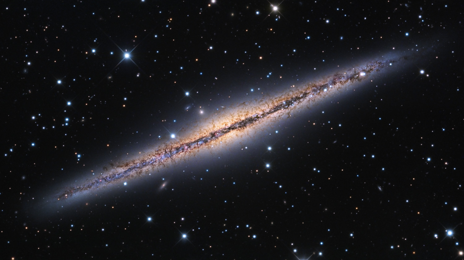 NGC891-HST-Subaru-Amateur-S.jpg.277235e9fa96279ebac9359b07482b37.jpg