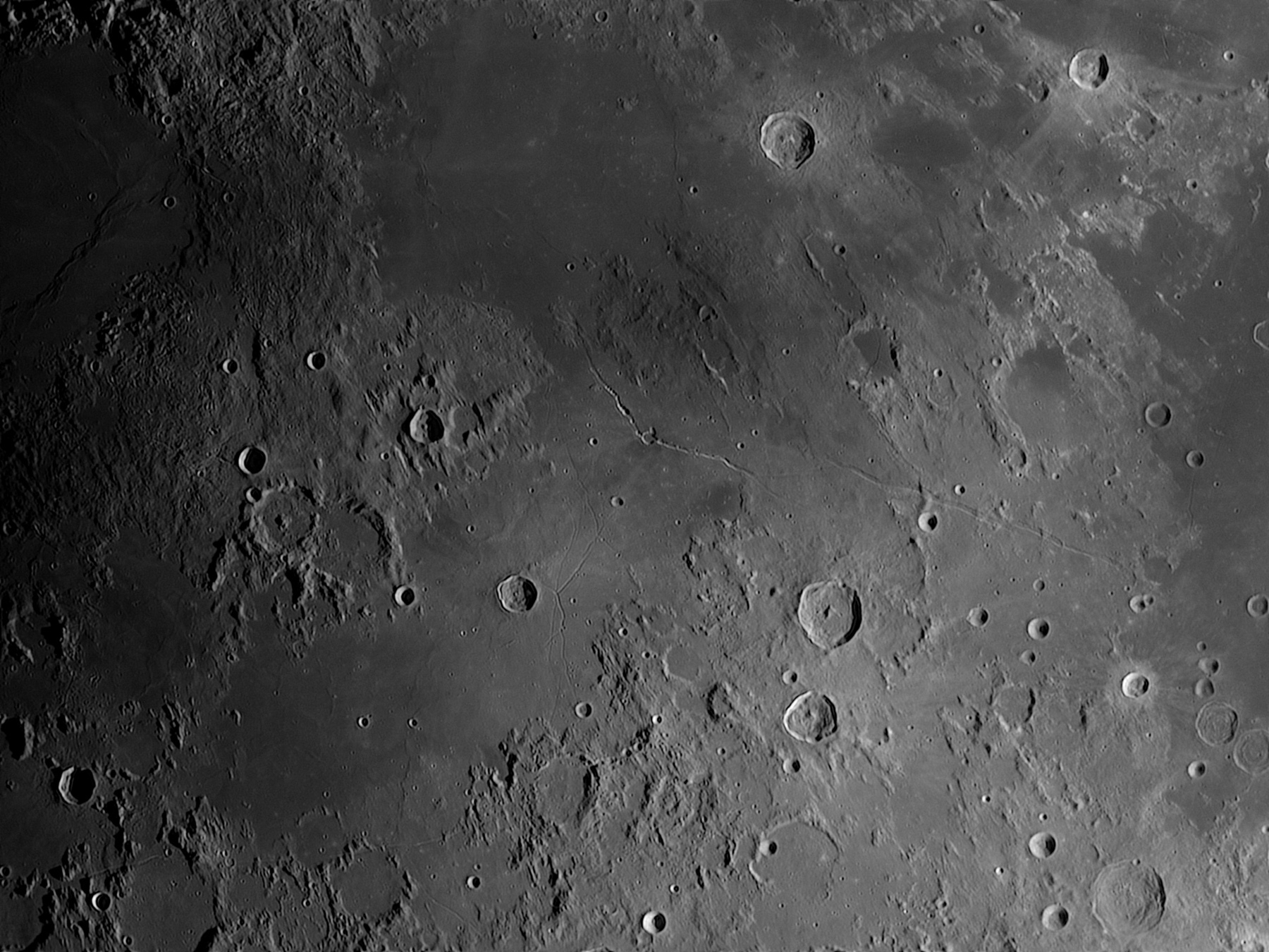 Lune-20201123_Hyginus-AS.jpg.84610b2a59141a7e2bcc27c9b1651a2c.jpg