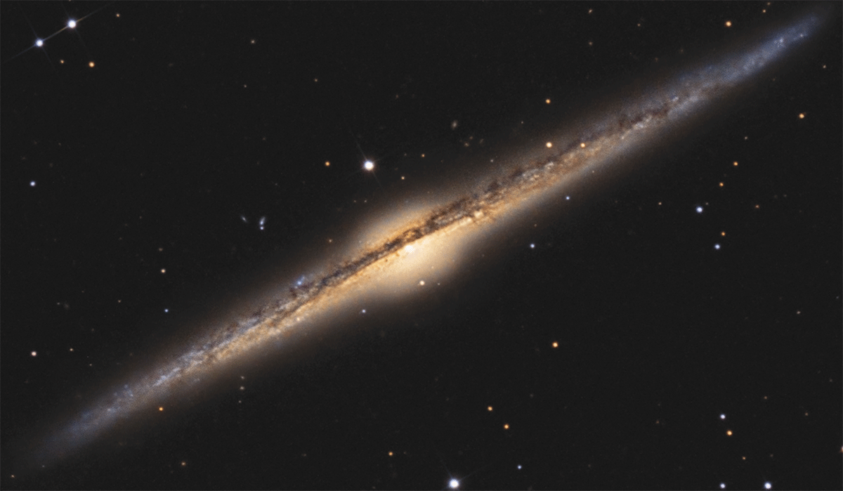 NGC-4565-GIF1.gif.2547f2625caf984901d1bb1d97aad4a2.gif