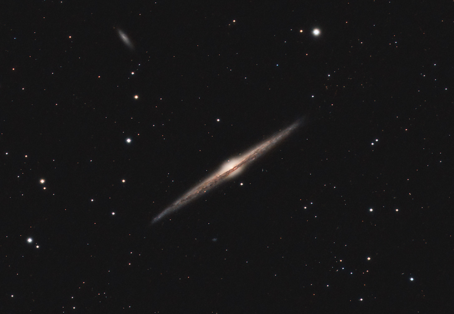 606a0a77ab582_NGC4565-41x180sec-Berche-recadre.jpg.a0e5820cdc953223f994aecf1a084ff6.jpg