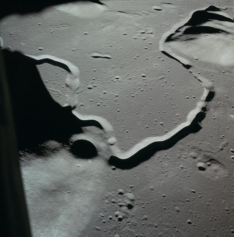 hadley-rille-on-the-moon.jpg.771d6a7c543070c7fb6b67e332b4b630.jpg