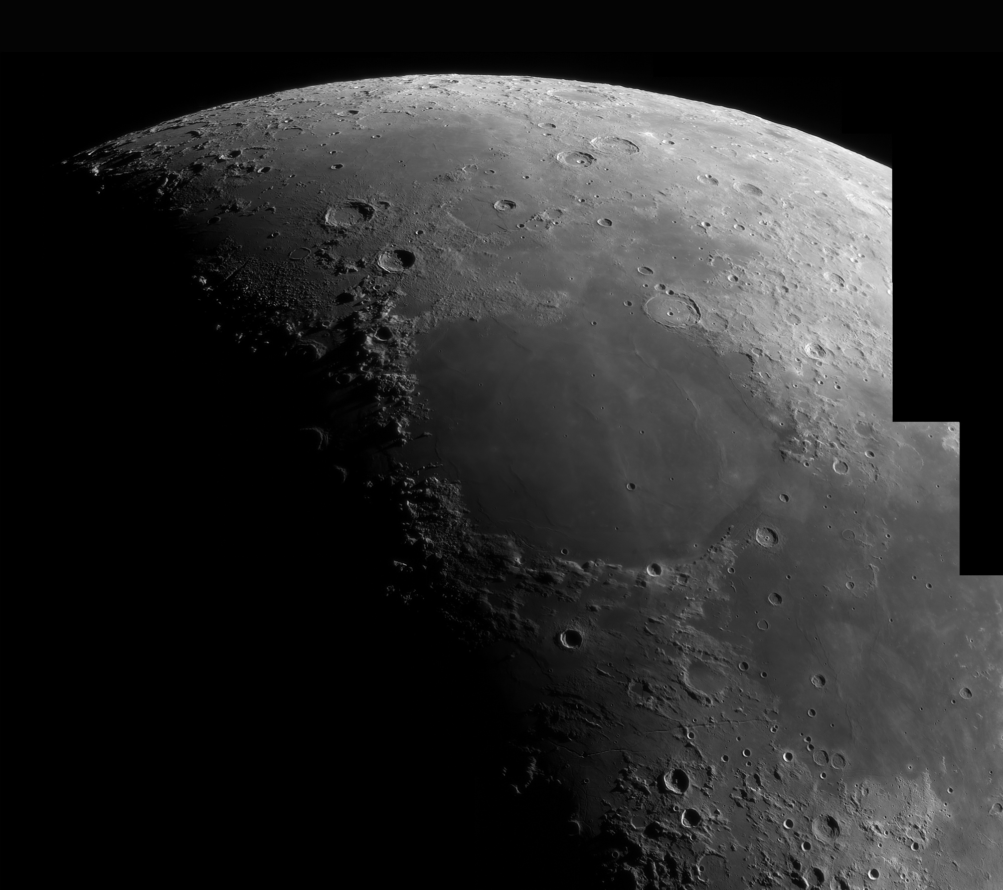 lune180521.thumb.jpg.7f43c67e01fff9d9208ae27a2d362eac.jpg
