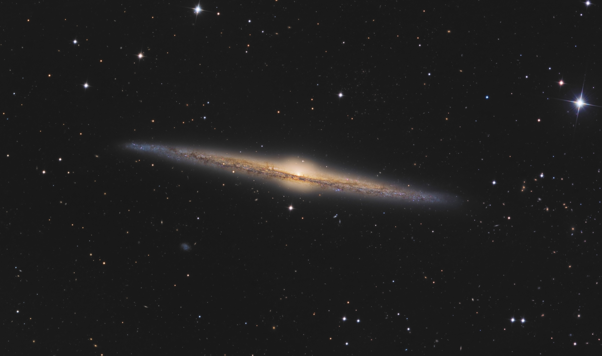 NGC-4565-new-final_cadre_web.thumb.jpg.d168fd3f82ce0de57ae73061f9d20a7f.jpg