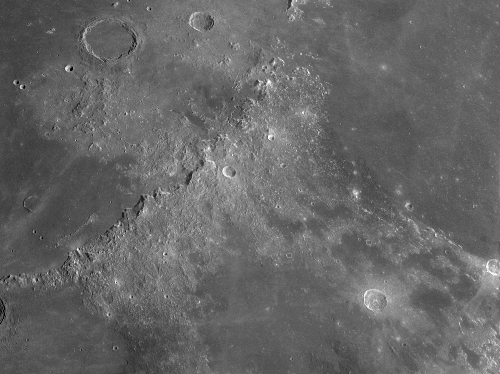 Lune-20210422_M_Apennins-ba03-AS.jpg.7b6cad97dd802447291cff80f61e84d4.jpg