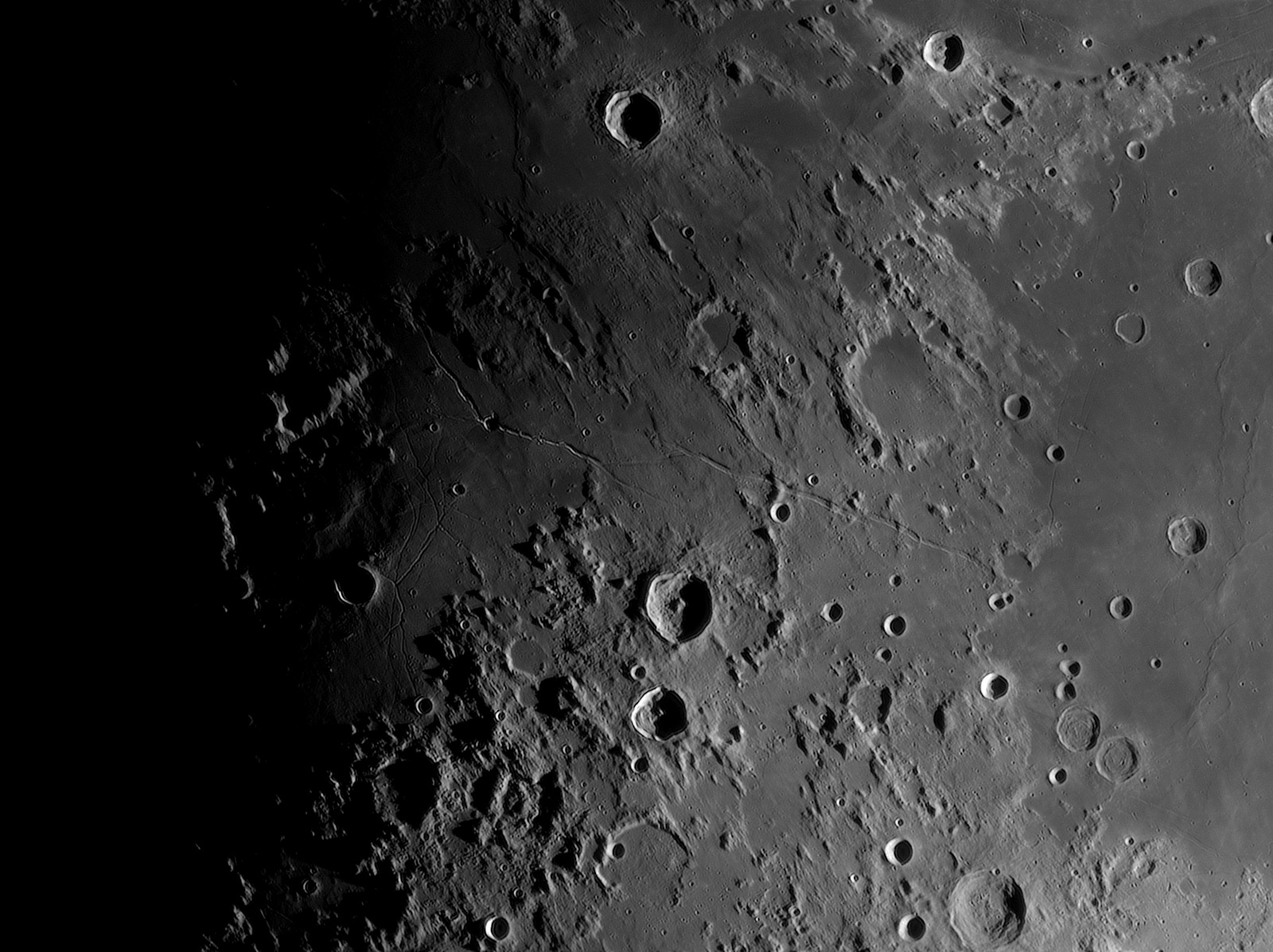 Lune-20220208_Hyginus-ba-06-AS.jpg.b6e44092bab37987a27dd2a1e8b634e8.jpg