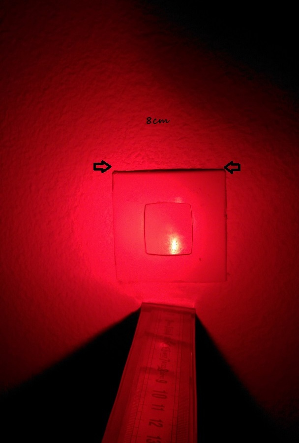A quoi sert la lumière rouge sur une lampe frontale ?