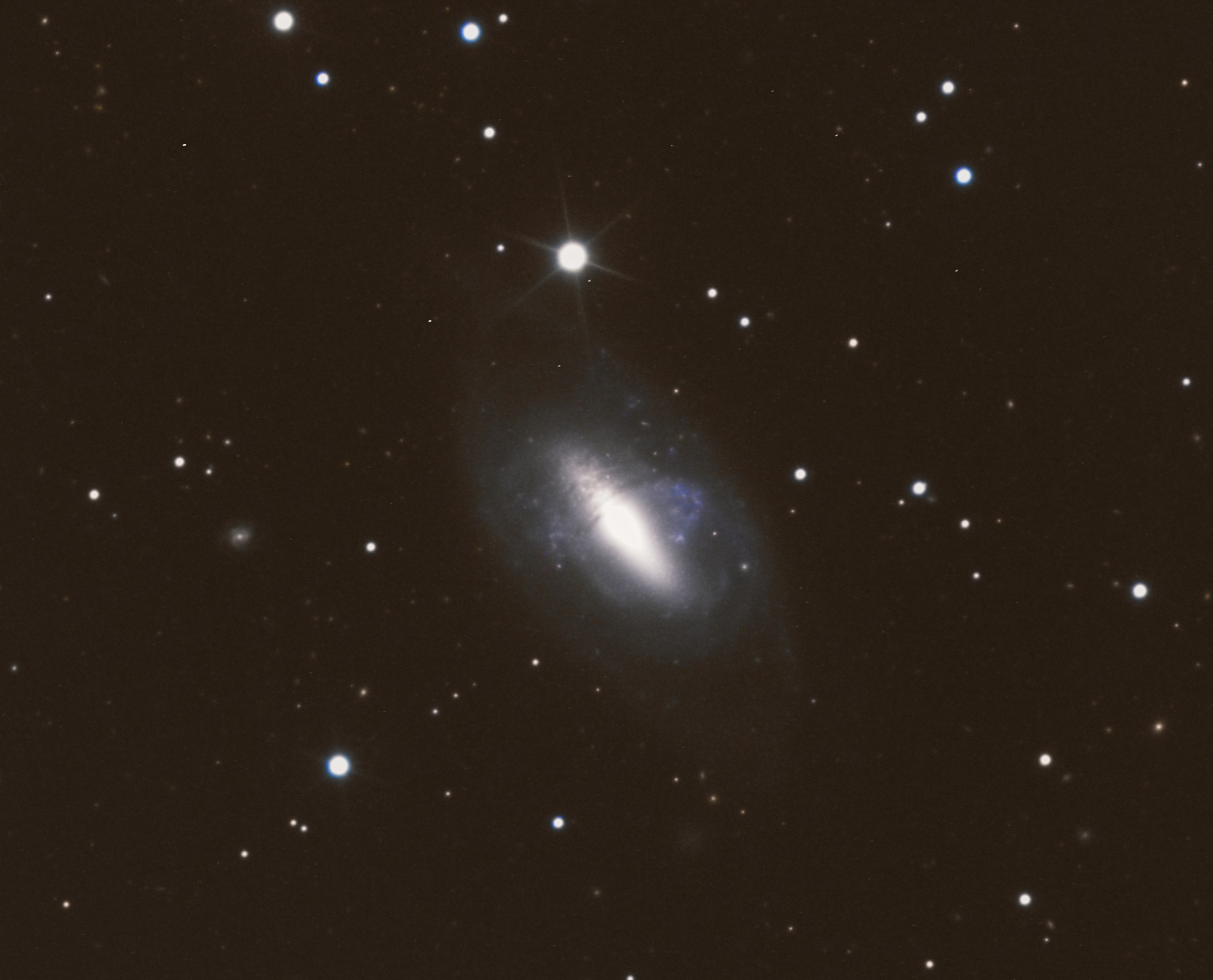 NGC_2685_crop.jpg.70b9b5b43d68933d7574a0653ce8b9c9.jpg
