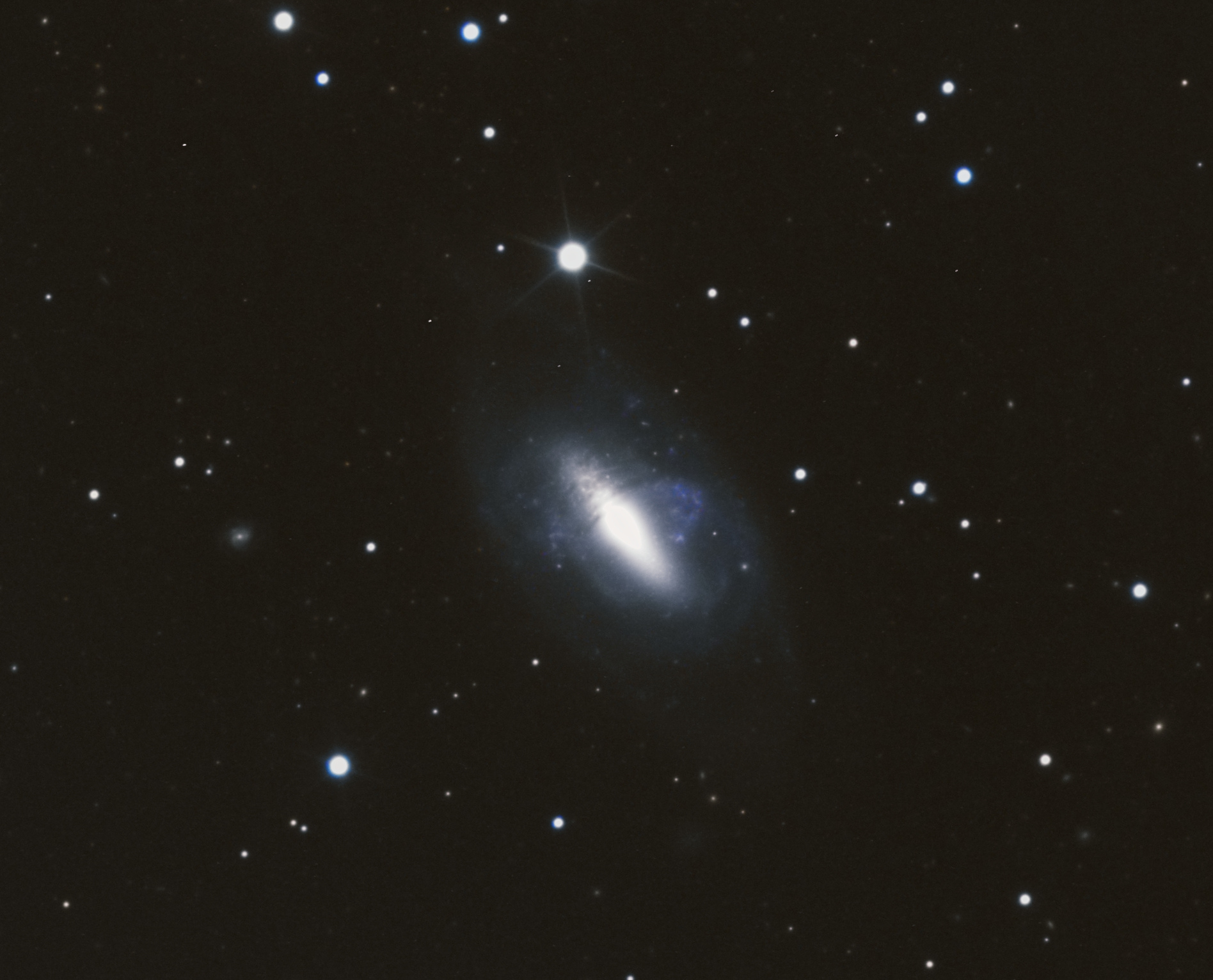 NGC_2685_crop1.jpg.cd9785db9567c1df333bb8572454b1a1.jpg